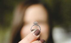 Para zgubiła obrączkę za tysiąc dolarów w oceanie: została „skradziona” przez rybę