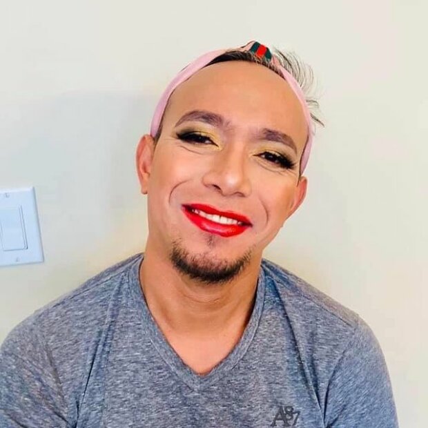 córki, które zrobili makijaż dla swoich tatusiów