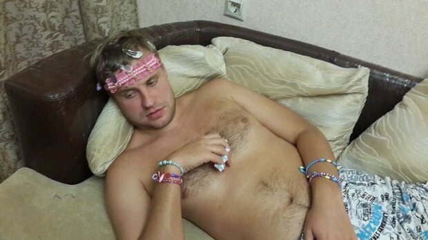 Zdjęcia meżczyzn, których upiększyli ich córki (FOTO)