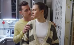 Rodzice zaprosili syna w odwiedziny i wtedy podbiegła synowa, która też chciała iść, ale nie została zaproszona: „Nie zasługuję na to”