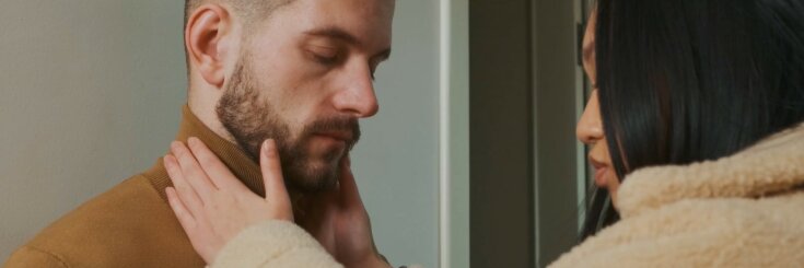 „Po ślubie mama zmieniła swój stosunek do mojej Anny, jakby była służącą. Uciekliśmy od nich. Do dziś ukrywam swój adres”: historia syna z Warszawy