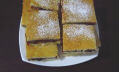 Zalewane ciasto z nadzieniem dżemowym w środku