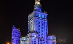 Warszawa w nocy lśniła na niebiesko z wdzięcznością dla lekarzy
