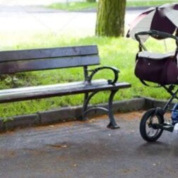 „Szłam przez park i zauważyłam wózek dziecięcy tuż przy drodze: „Czy może pani zabrać chłopca do siebie”