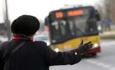 Kobieta weszła do autobusu, screen YT