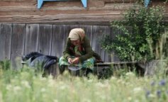 Babcia Anna siedziała samotnie i rozpaczała, gdy otrzymała telefon z nieznanego numeru. Po drugiej stronie linii był jej wnuk, który już nie żył