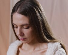 „Urodziłam i wróciliśmy do naszej kawalerki. Nie mamy miejsca, a teściowa chce ode mnie drugiego wnuka, ale swojego mieszkania nie odda” – młoda mama