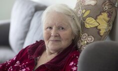 "Mieszkam we Francji od dłuższego czasu. Niedawno przyjechałam i zobaczyłam, jak moja matka nadal istnieje - dokładnie tak, jak istnieje"