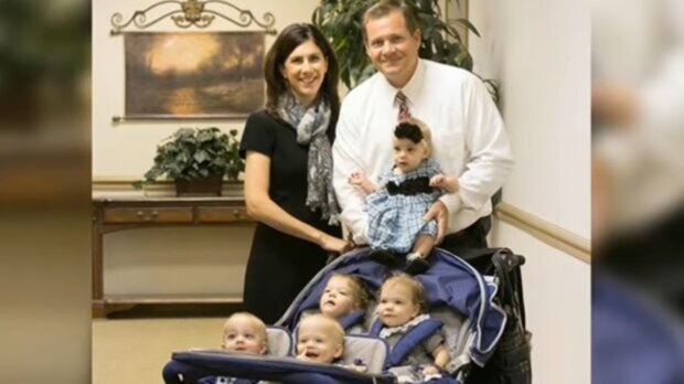 Rodzina adoptuje dzieci, screen YT