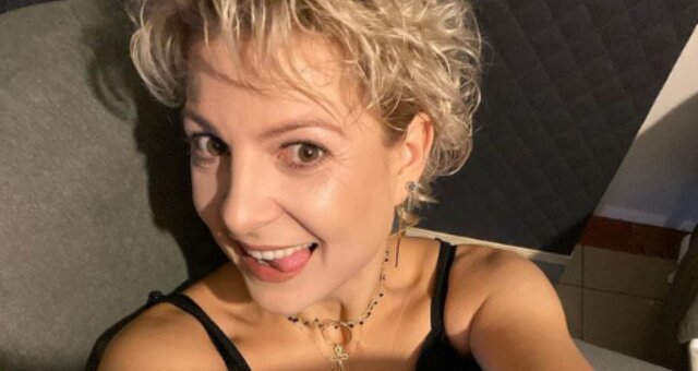 magda narożna pozuje w bikini