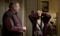 "Muszę pomagać mamie. Ona żyje tylko na chlebie i wodzie. "Ale czy starszym ludziom potrzeba dużo do szczęścia: mówi mi żona"