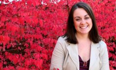 "Mój zagraniczny chłopak dzwoni do mnie, żebym go odwiedziła, ale nie chce kupić biletów. Boję się lecieć do obcego kraju bez pieniędzy"