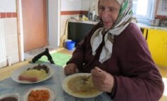 "Męża karmiła dobrze, ale dla mnie nie było nic poza kaszą gryczaną i herbatą". Włożyłam w nią tyle wysiłku, a ona zachowała się w ten sposób