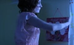 "Była trzecia nad ranem, usłyszałam szelest przy łóżku. Dreszcz przebiegł mi po kręgosłupie, przysięgam, że coś poczułam. To była moja matka"