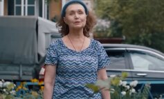 Przed zamknięciem sklepu Marta zdecydowała się wpuścić staruszkę, aby kupiła jedzenie dla kota. Po tym wydarzeniu w jej życiu zagościło szczęście