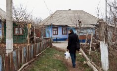 Każdego miesiąca, tego samego dnia, mój tata znikał gdzieś do wieczora. Pewnego dnia postanowiłam pójść za nim i zobaczyć, gdzie idzie