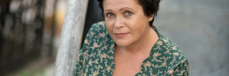 "Nie sądziłam, że w wieku 50 lat wpadnę w taką historię miłosną. Mieszkałam z jednym panem, a kilka miesięcy później wyszłam za jego przyjaciela"