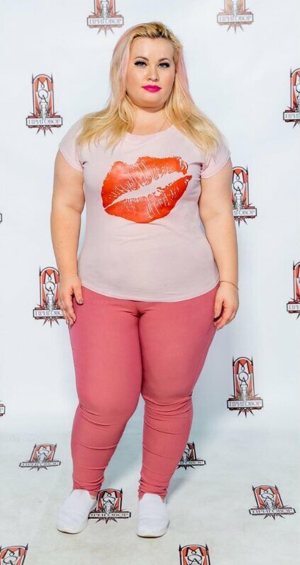 jak wyglądać szczuplej nawet o trzy rozmiary za pomocą dobrze dobranych ubrań