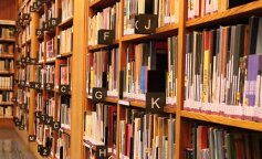 Wartościowe skarby na półkach: Kolekcjonowanie książek z czasów PRL"