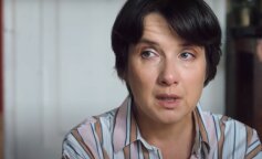 „Synowe się postarały. No cóż, postanowiłam odpłacić im tym samym. Na Dzień Matki podarowałam im obu użyteczny prezent – miskę”