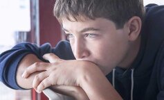 smutny facet, screen YT