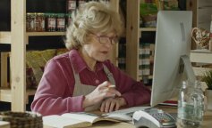 Historia samolubnej miłości babci, która czekała na wizyty małego wnuczka tylko ze względu na prezenty