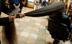 Mama i jej trzy córki jeszcze nigdy nie obcięły włosów