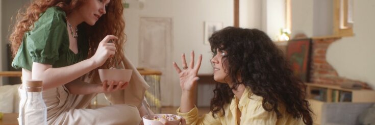 "Moje prawdziwe życie zaczęło się na studiach. Potem był ślub z urzędnikiem, a siostra zaczęła nas zbyt często odwiedzać, bo jest bezwstydna": z życia