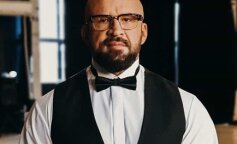 Tomasz Oświeciński pokazał zdjęcie, gdy miał 21 lat. Na jego głowie było wtedy znaczniej więcej włosów