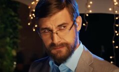 "Ten pierścionek nie jest wart Cię, ale to wszystko, co mam. Jeśli jesteś gotowa być ze mną od biedy do bogactwa, ja będę najszczęśliwszym"