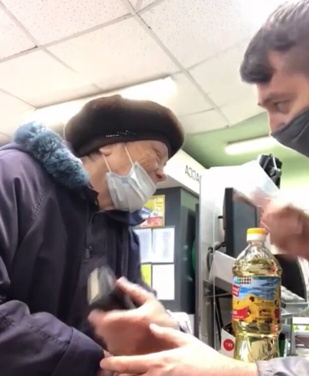 wzruszająca historia o dyrektorze supermarketu, który pomaga samotnym dziadkom