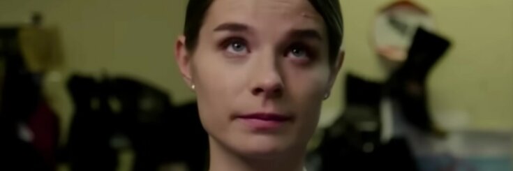 Zadzwonił dzwonek do drzwi, a mężczyzna i kobieta spojrzeli na siebie. Od dawna nie zwracała się do kochanka po imieniu, choć on tego nie lubił
