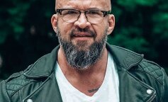 Tomasz Oświeciński pochwalił się zdjęciem z żoną. Fani są zachwyceni tym romantycznym zdjęciem