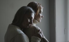 "Dzieci są dorosłe a wcale mnie nie słuchają, jakbym była powietrzem. Nie pracują, w mieszkaniu bałagan a pretensji do mnie pełno": wyznała pani Magda