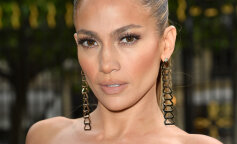 51-letnia Jennifer Lopez pokazała w czym poszła na wybory. Gwiazda w krótkim topie zachwyciła prawie każdego