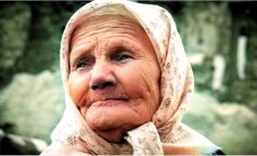 "Kiedyś śnił mi się sen, w którym nieżyjąca już babcia w jakiś sposób zaczęła stawiać na suficie doniczkę z kwiatkiem: co by to oznaczało"