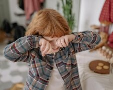"Nie słuchała, upadła na ziemię, machała nogami i krzyczała, że chce lalkę. Matka poczerwieniała ze wstydu, błagała córkę ale to nic nie dało":z życia