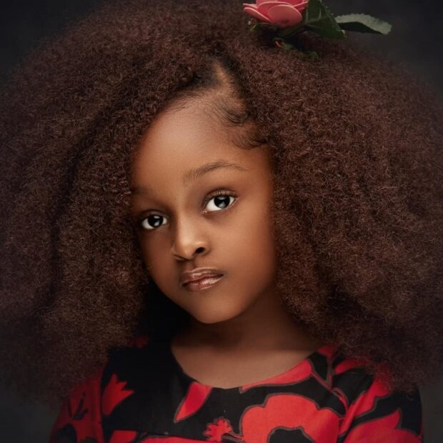 Dzieci o jasnym i nietypowym wyglądzie