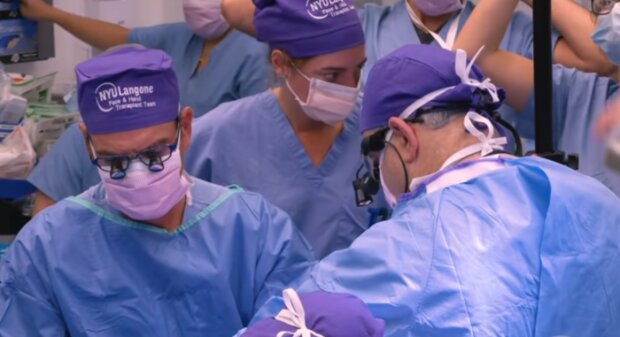 Amerykańscy lekarze po raz pierwszy w historii świata z sukcesem przeszczepili twarz oraz 2 ręce