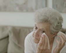 Historia o trudnym życiu i samodzielnym wychowywaniu córki, która dorosła i przyprowadziła do mieszkania mamy bezczelnego zięcia