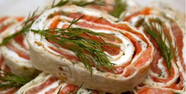 przekąska z chleba pity i ryby