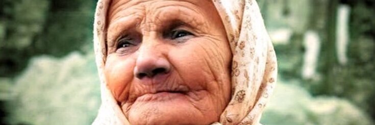 "Kiedyś śnił mi się sen, w którym nieżyjąca już babcia w jakiś sposób zaczęła stawiać na suficie doniczkę z kwiatkiem: co by to oznaczało"