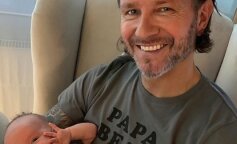 Radosław Majdan opublikował urocze zdjęcie ze swoim małym synkiem: "Stęskniony tata wrócił do domu"