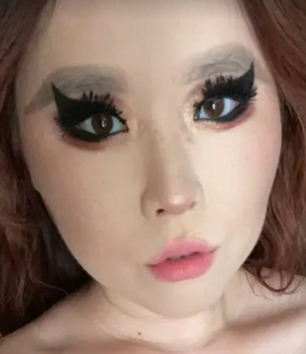 Kobiety, które mają niezwykłe dziwne brwi