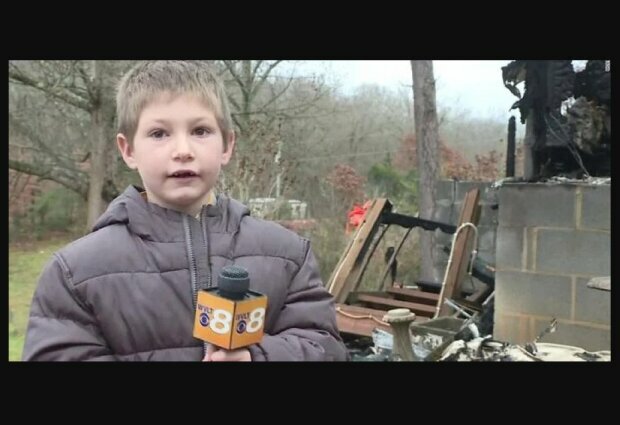 chłopiec uratował maleńką siostrę