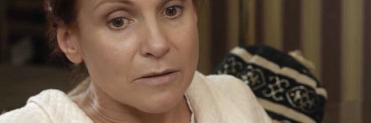 „Pewna kobieta w wieku pięćdziesięciu sześciu lat zaczęła się starzeć. I nie ma w tym nic dziwnego, to zupełnie normalne: dlaczego miałabym to robić”