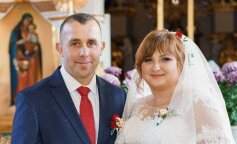 Z okazji rocznicy ślubu Krzysztof wrócił tego dnia wcześniej z pracy. Anna leżała na łóżku z porozrzucanymi jego rzeczami