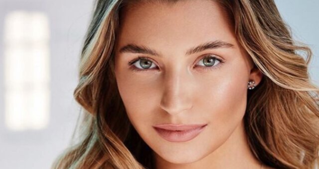julia wieniawa