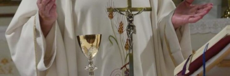 Ksiądz dał wszystkim cenną lekcję i teraz myśli, że wszyscy obecni dzisiaj nie wyjdą z kościoła z pustymi rękami