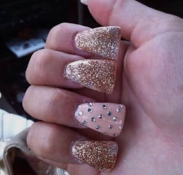 Dziwny manicure
